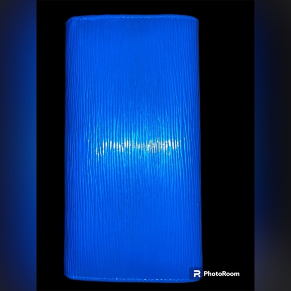 Louis Vuitton Elegant Blue Chain Shoulder Bag - Picture 4 of 11